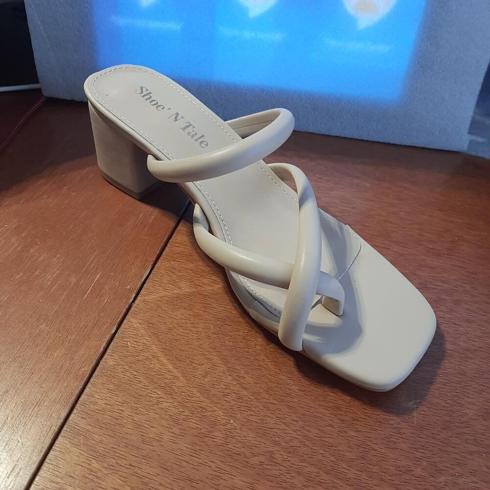 Shoe' N Tale Women Strappy Low Chunky Heel Tan Sz 6 New With Defect